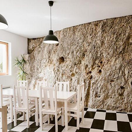 Sziklavendeghaz Aparthotel Veszprém Екстериор снимка
