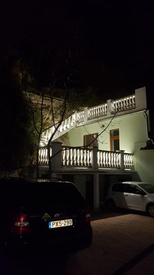 Sziklavendeghaz Aparthotel Veszprém Екстериор снимка