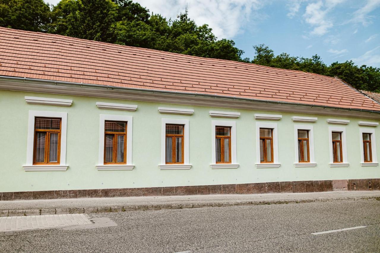 Sziklavendeghaz Aparthotel Veszprém Екстериор снимка