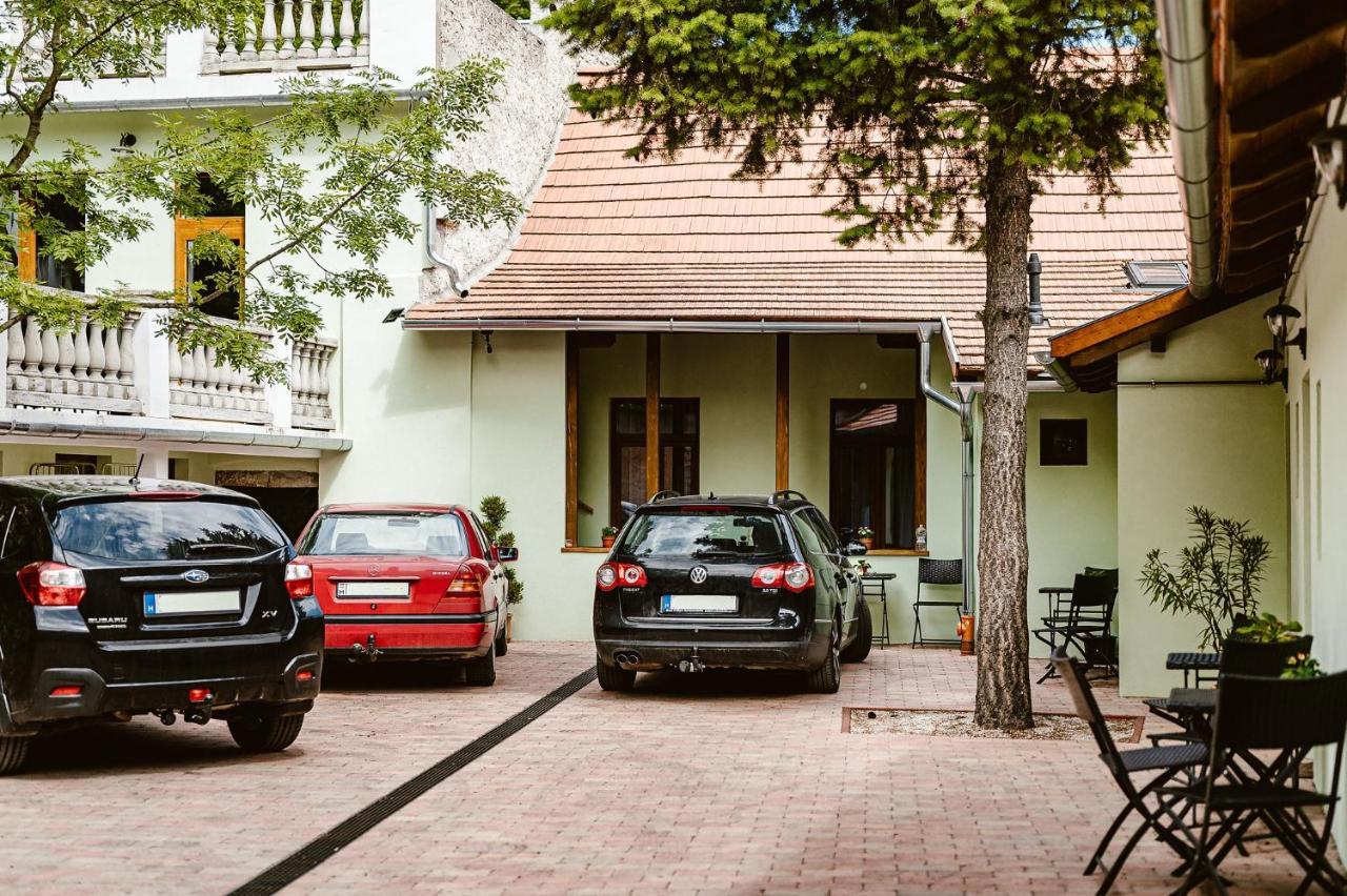 Sziklavendeghaz Aparthotel Veszprém Екстериор снимка