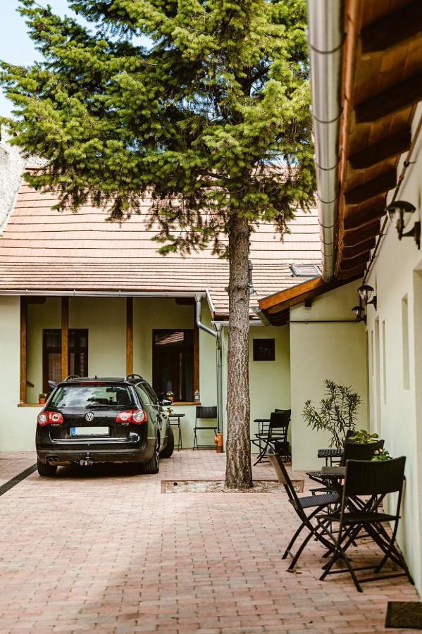 Sziklavendeghaz Aparthotel Veszprém Екстериор снимка