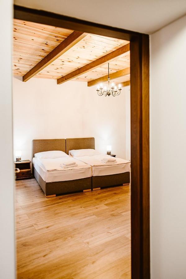 Sziklavendeghaz Aparthotel Veszprém Екстериор снимка